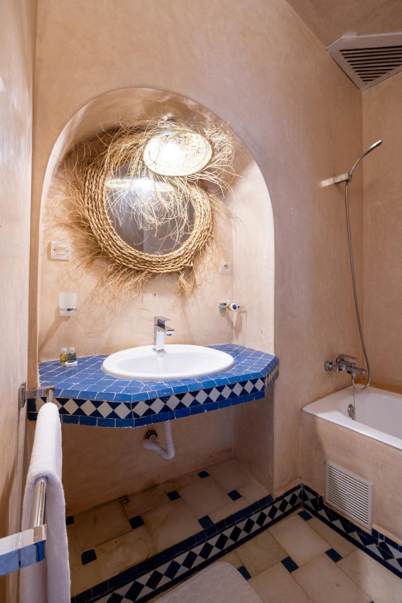 Riad Asilah 32 Екстериор снимка